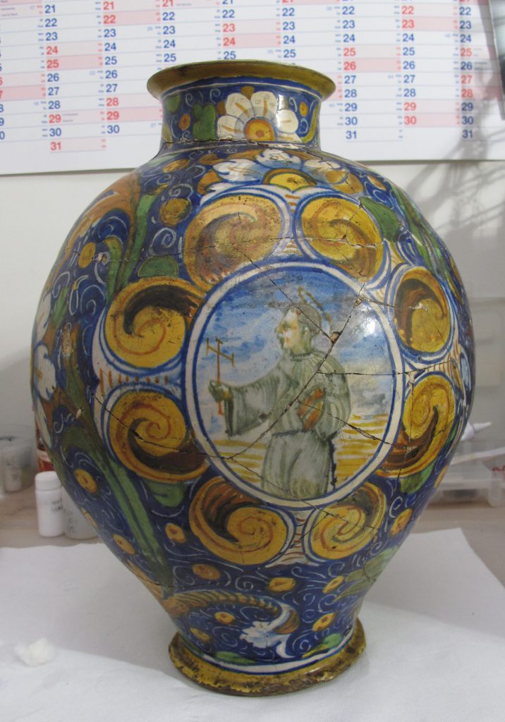 céramique avant traitement de restauration faïence majolique vase argile silice Sophie Genin Bruxelles